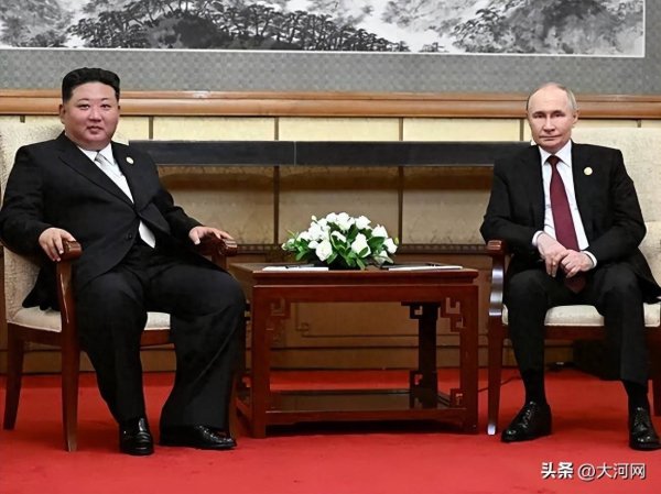 珺牛策略 现场画面：普京与金正恩，在钓鱼台国宾馆会晤