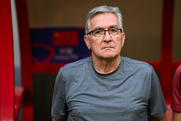 鸿岳资本配资 国足选帅为何设定年龄限制? 中国新闻周刊: 避免“养老式执教”